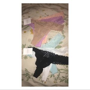 🌸NWT LOVE BY GAP THONGS🌸